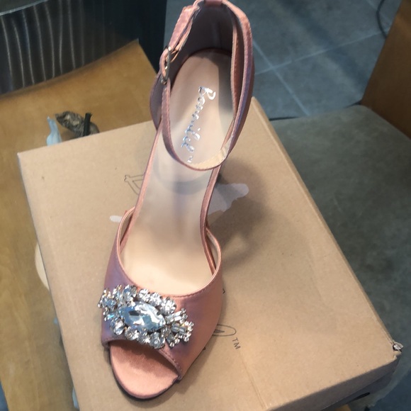 New never worn dress heels size 8 - Picture 2 of 6